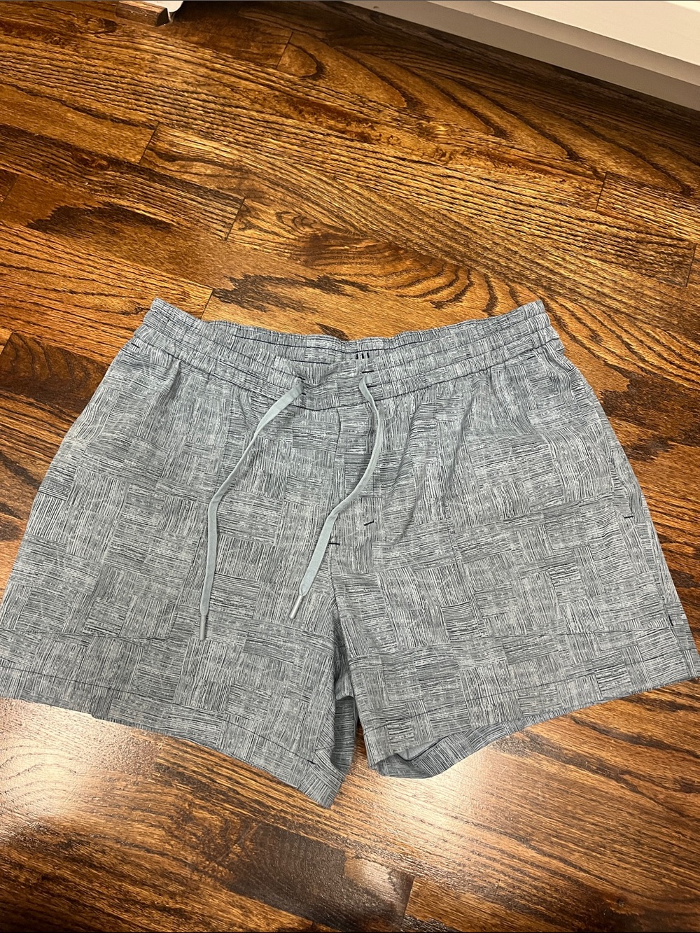 Men's Lululemon Gray Patterned Drawstring Shorts